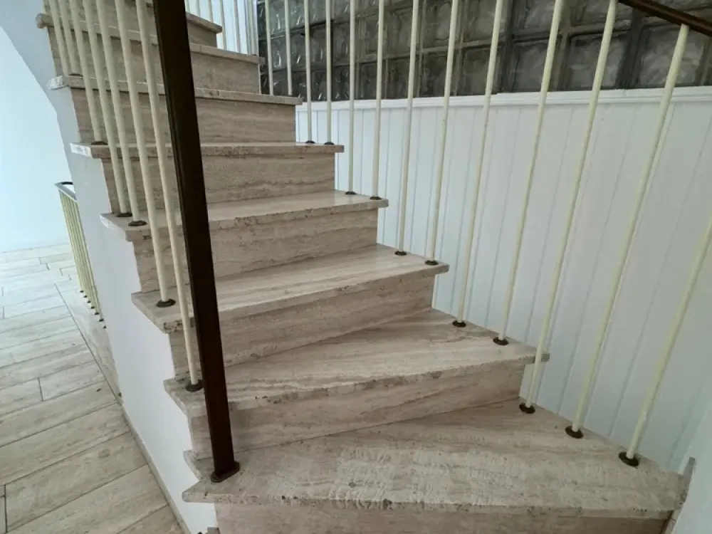 Frisch renovierte 4 Zimmer Maisonetten Wohnung mitten in Köln