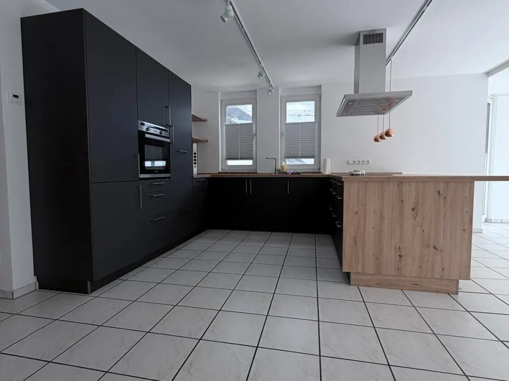 EXKLUSIVE, LICHTDURCHFLUTETE WOHNUNG IN BRÜHL, 90 m²