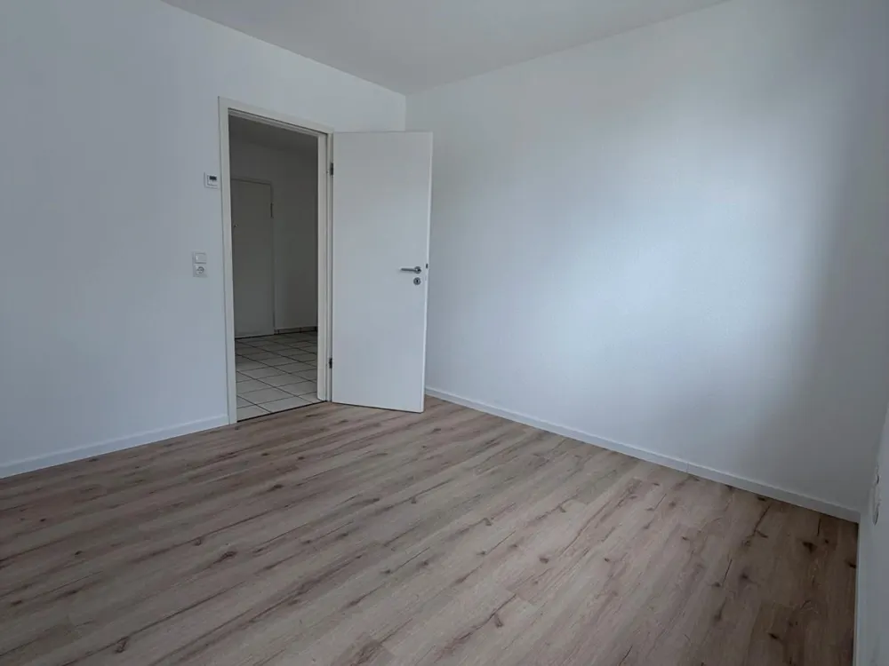 EXKLUSIVE, LICHTDURCHFLUTETE WOHNUNG IN BRÜHL, 90 m²