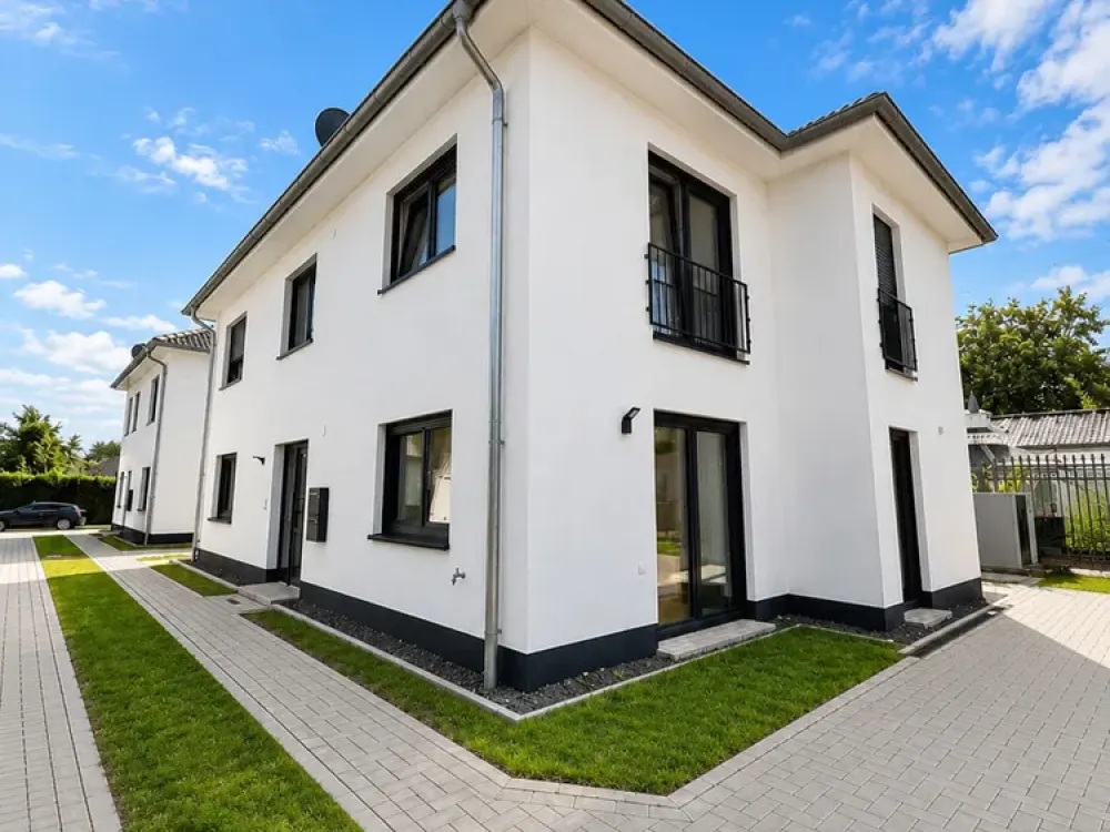 Moderne 3 Zimmer Neubauwohnung mit Terrasse / 82 m² im Zweifamilienhaus