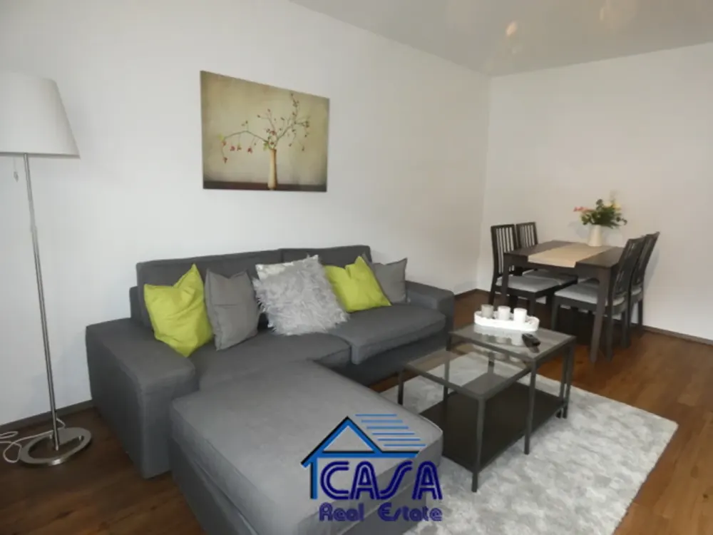 ERSTBEZUG nach Renovierung: 3 Zimmer Wohnung mit Balkon und Skyline Blick, hochwertig möbliert