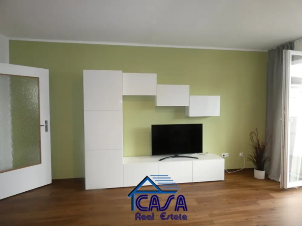 ERSTBEZUG nach Renovierung: 3 Zimmer Wohnung mit Balkon und Skyline Blick, hochwertig möbliert