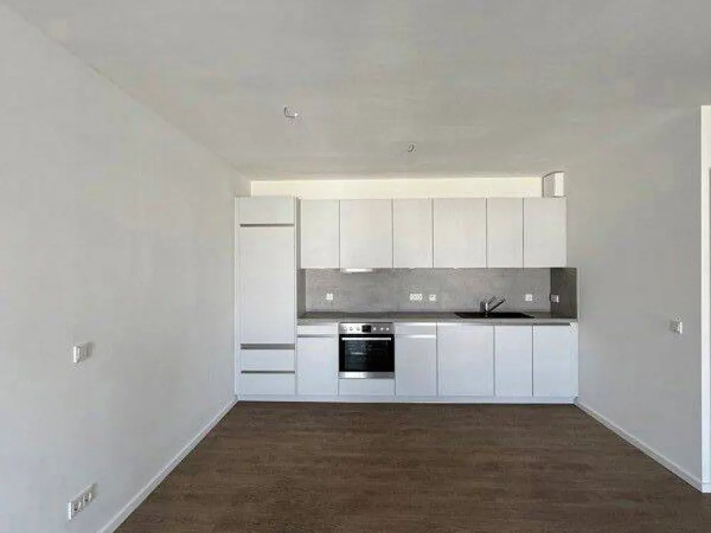 Moderne 2-Raum-Wohnung mit Einbauküche und Balkon