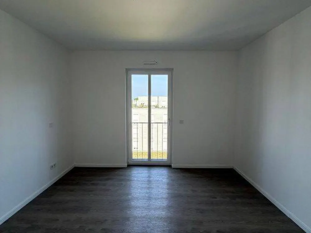 Moderne 2-Raum-Wohnung mit Einbauküche und Balkon