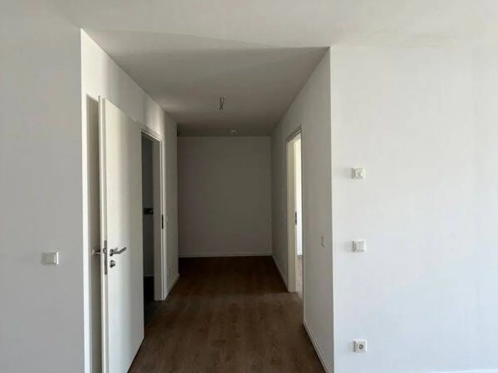 Moderne 2-Raum-Wohnung mit Einbauküche und Balkon