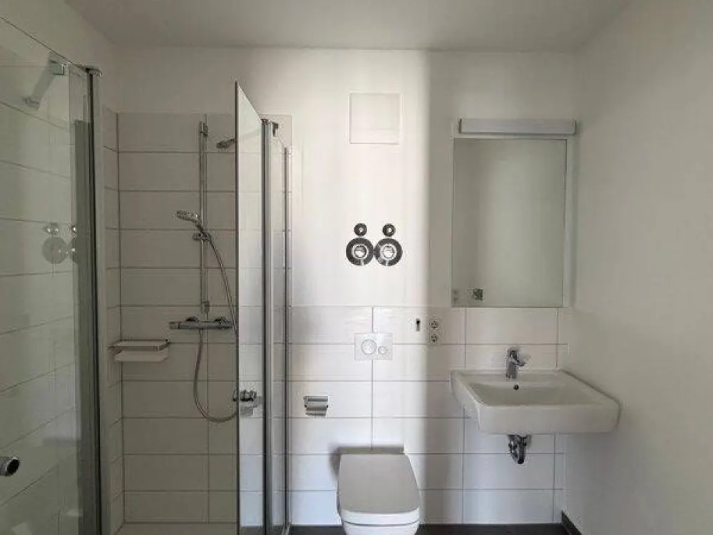 Moderne 2-Raum-Wohnung mit Einbauküche und Balkon