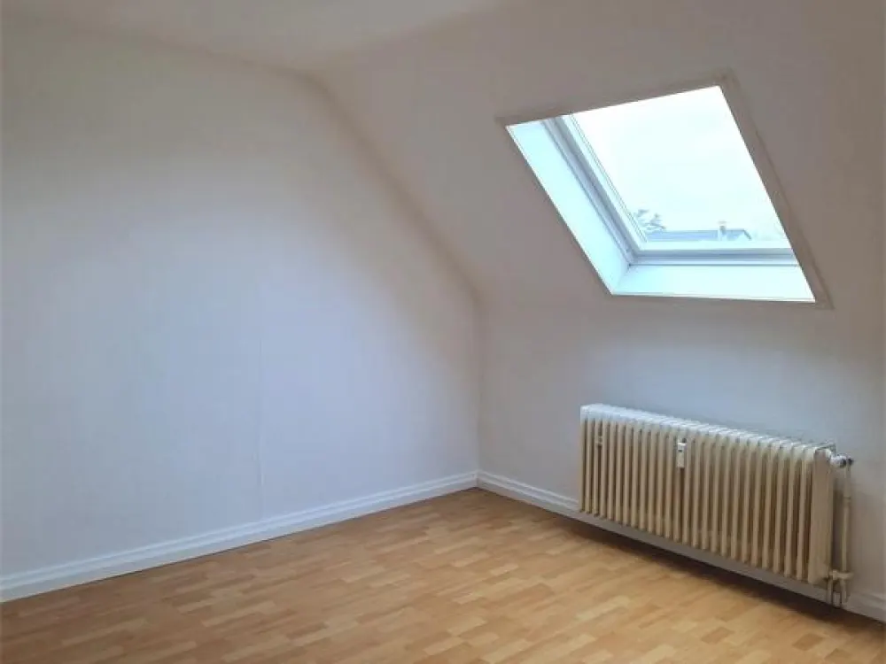 Helle 2-Zimmer-Wohnung mit Einbauküche Tageslichtbad WG-möglich, fußl. zur S-Bahn in Erzhausen