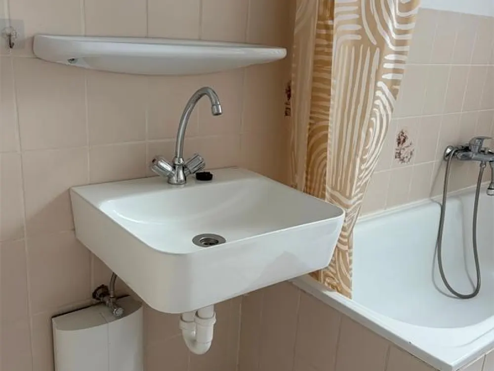Helle 2-Zimmer-Wohnung mit Einbauküche Tageslichtbad WG-möglich, fußl. zur S-Bahn in Erzhausen