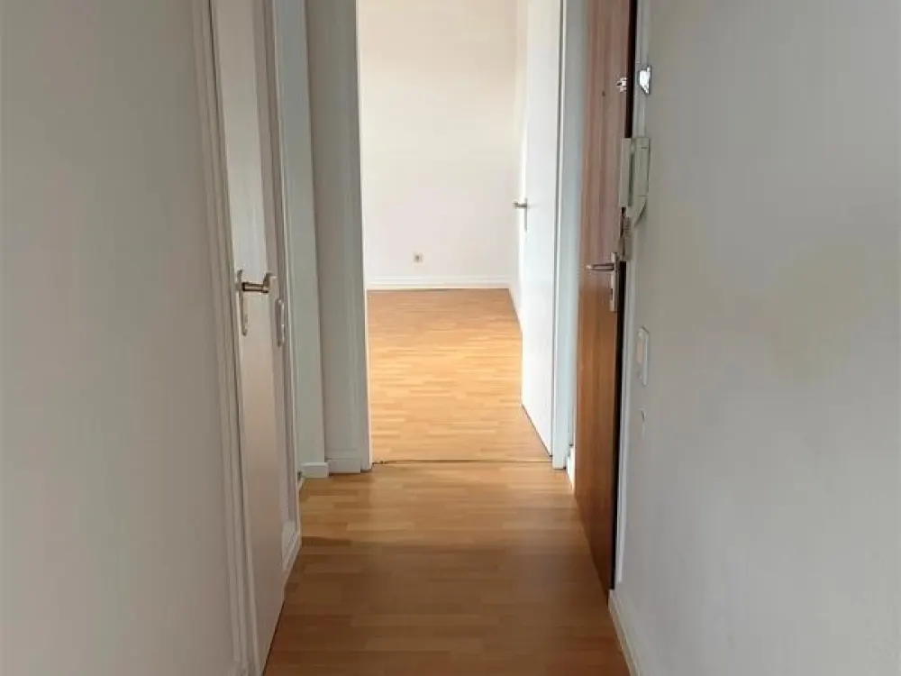 Helle 2-Zimmer-Wohnung mit Einbauküche Tageslichtbad WG-möglich, fußl. zur S-Bahn in Erzhausen