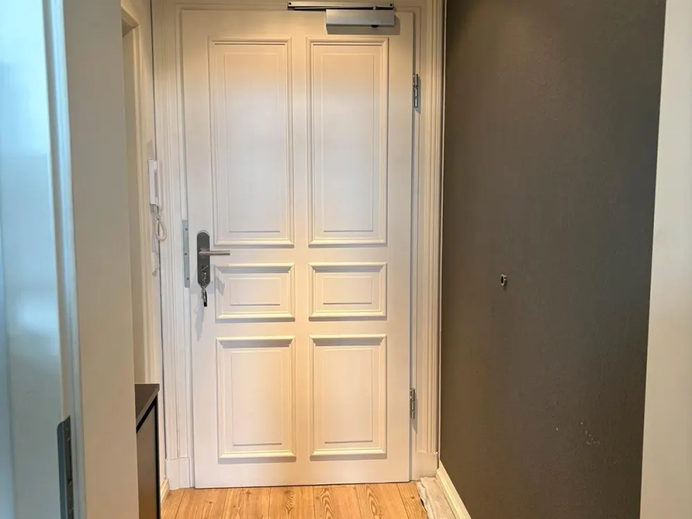 Wohnung (1 Raum, EBK, Badewanne, Fahrstuhl)