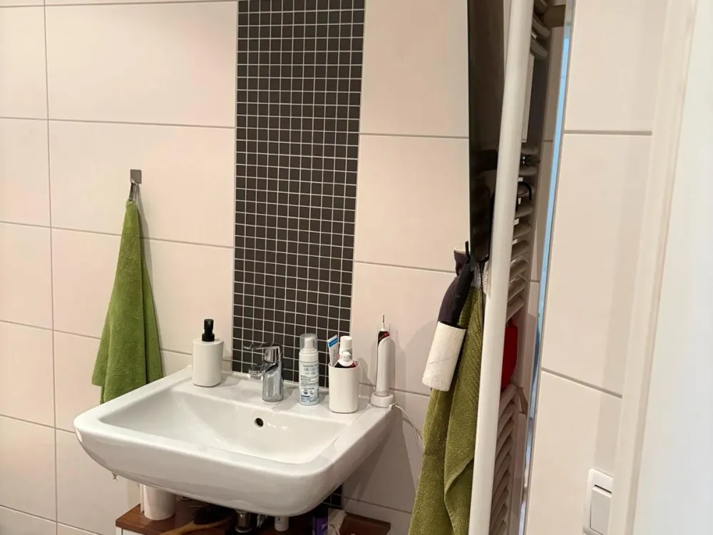 Wohnung (1 Raum, EBK, Badewanne, Fahrstuhl)