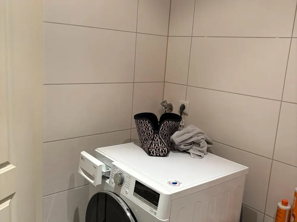 Wohnung (1 Raum, EBK, Badewanne, Fahrstuhl)