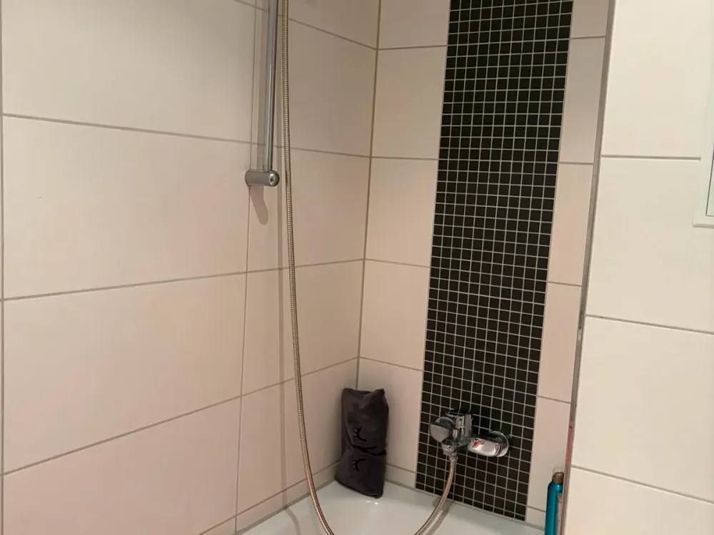 Wohnung (1 Raum, EBK, Badewanne, Fahrstuhl)