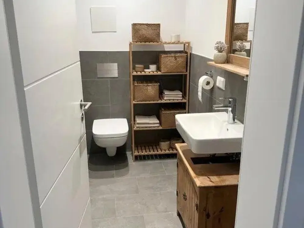 Moderne, neuwertige, energieeffiziente Etagenwohnung 2.OG