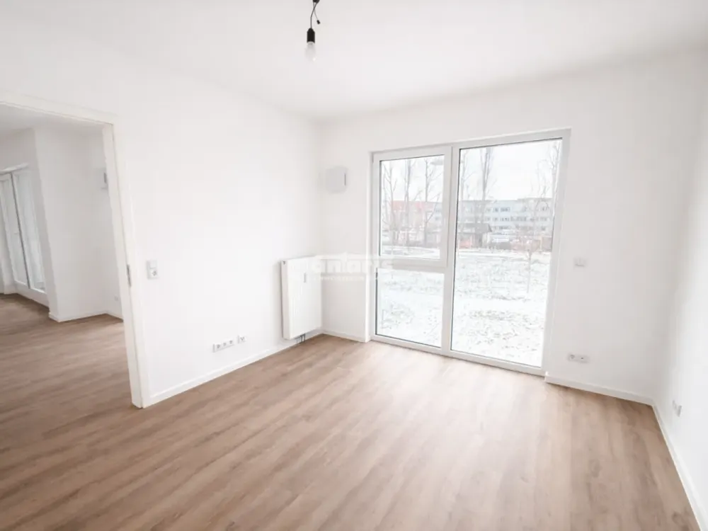 شركة antaris Immobilien GmbH تجربة جودة سكن جديدة, شقة 4 غرف مع شرفة وحمام بانيو