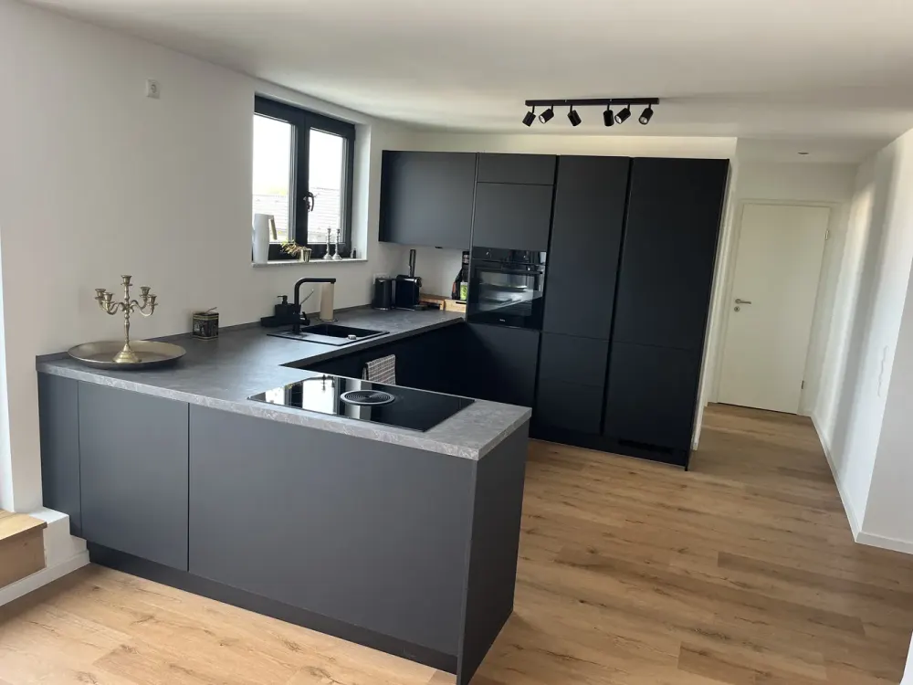 Helle 4 Zimmer Wohnung mit toller Dachterrasse