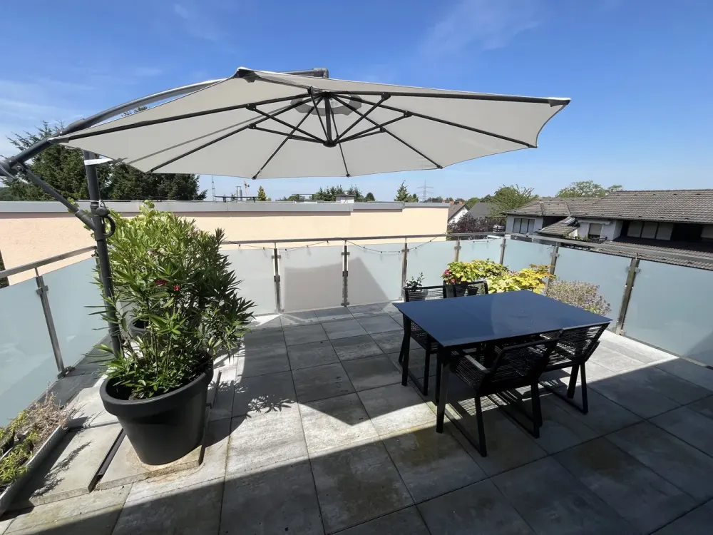 Helle 4 Zimmer Wohnung mit toller Dachterrasse