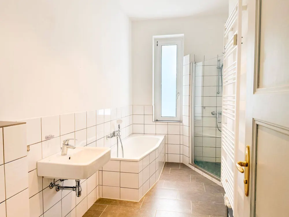 *sofort Bezugsfrei* Hochwertige 3 Zimmer Altbauwohnung I Balkon