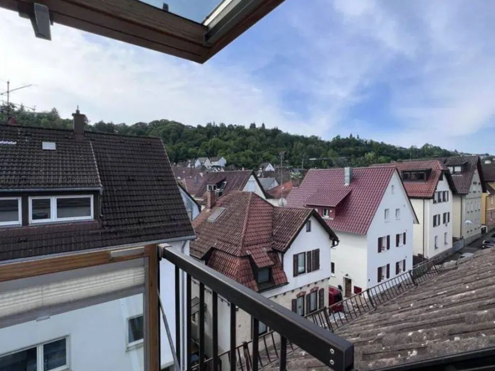 Modern geschnittene Maisonette im Dachgeschoss - zentrumsnah in Stuttgart-Feuerbach