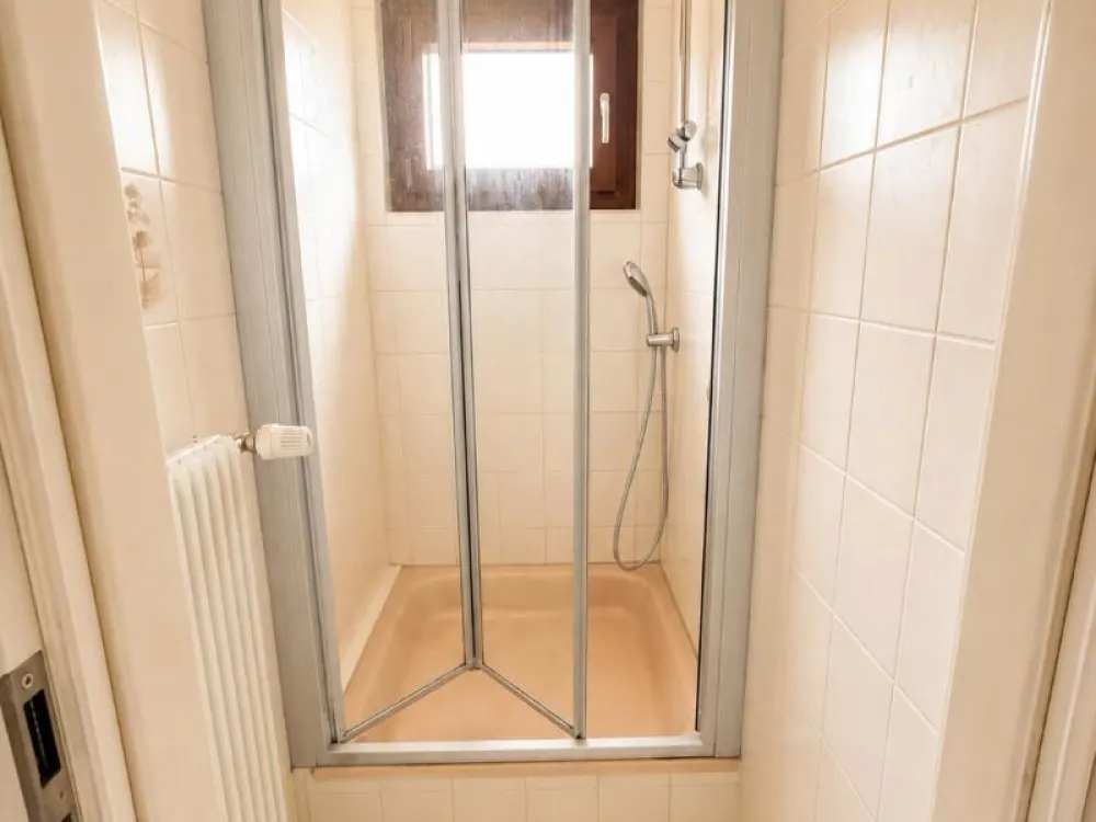 *Großzügige Wohnung mit Balkon*