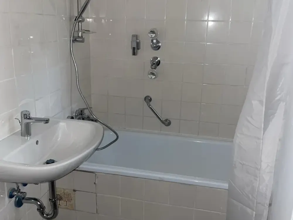 2 Months Rent-Free - Beautiful 3-Room Apartment