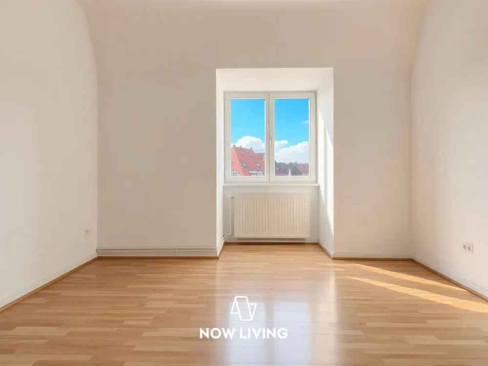 Living with Old Building Charm, Spacious 4-Room Apartment in Well-Maintained Multi-Family House