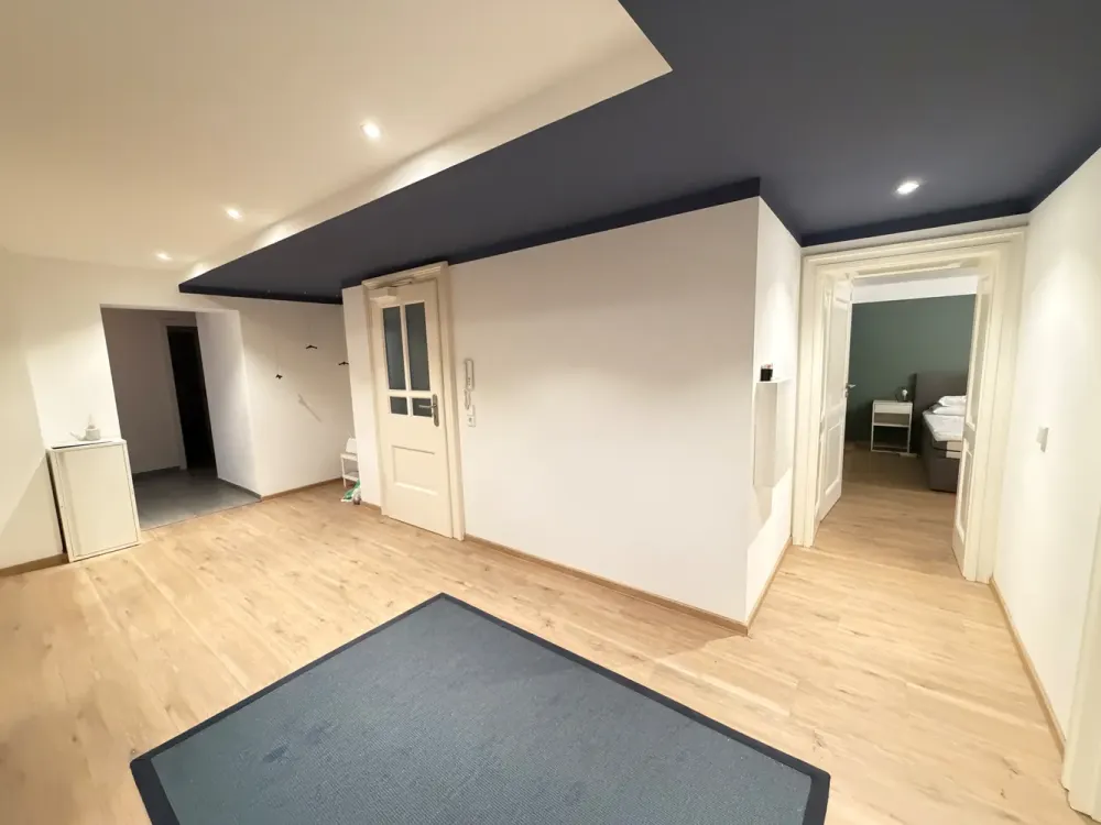 Coole 4 Zi. WG Wohnung alles neu und super schliffig ! Große Wohn-Essküche