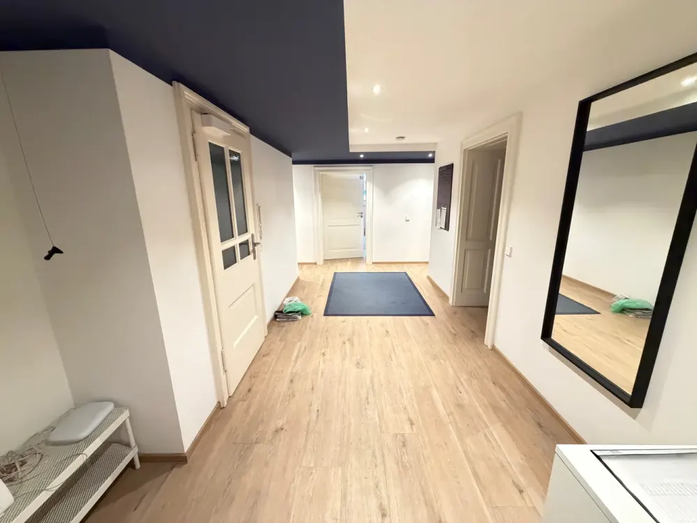 Coole 4 Zi. WG Wohnung alles neu und super schliffig ! Große Wohn-Essküche