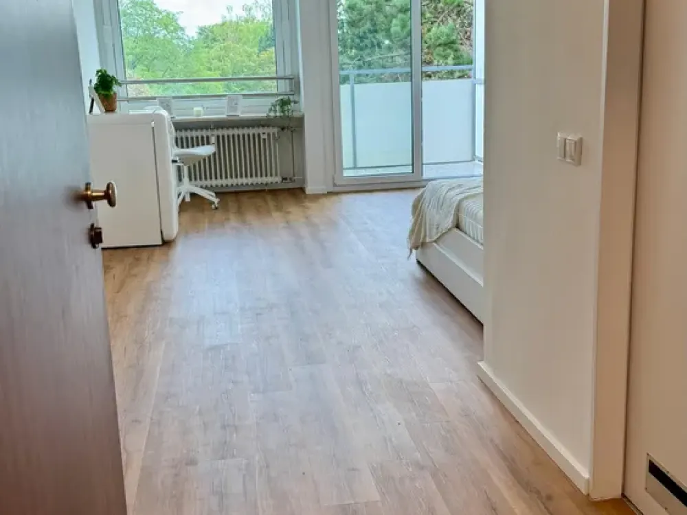 Newly Renovated and Fully Furnished 1-Room Apartment with Indoor Pool in Munich Bogenhausen