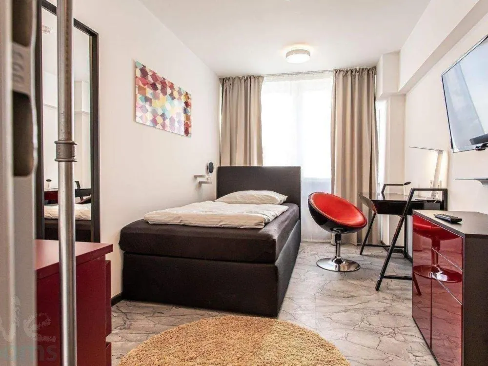 Ab Sofort! - modern möbliertes Zimmer in 6er WG - mitten im Bahnhofsviertel