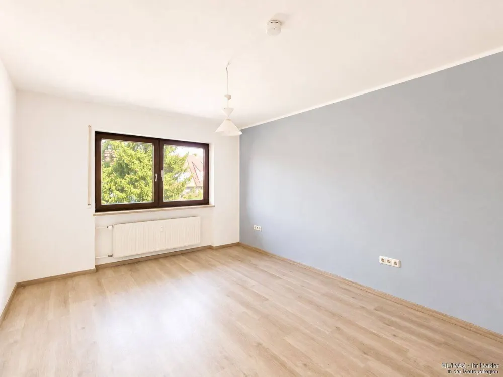 Helle 3-Zimmer-Wohnung mit Balkon und Garage in gepflegten 3-Familienhaus