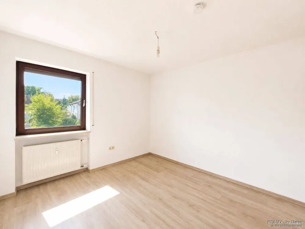 Helle 3-Zimmer-Wohnung mit Balkon und Garage in gepflegten 3-Familienhaus
