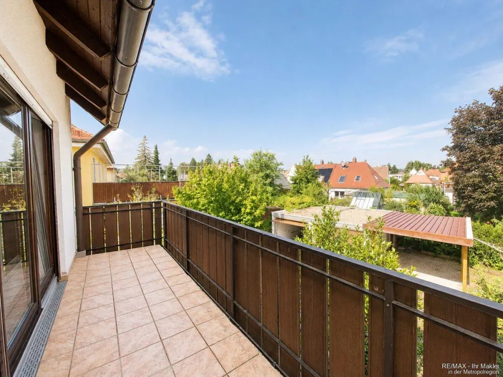 Helle 3-Zimmer-Wohnung mit Balkon und Garage in gepflegten 3-Familienhaus