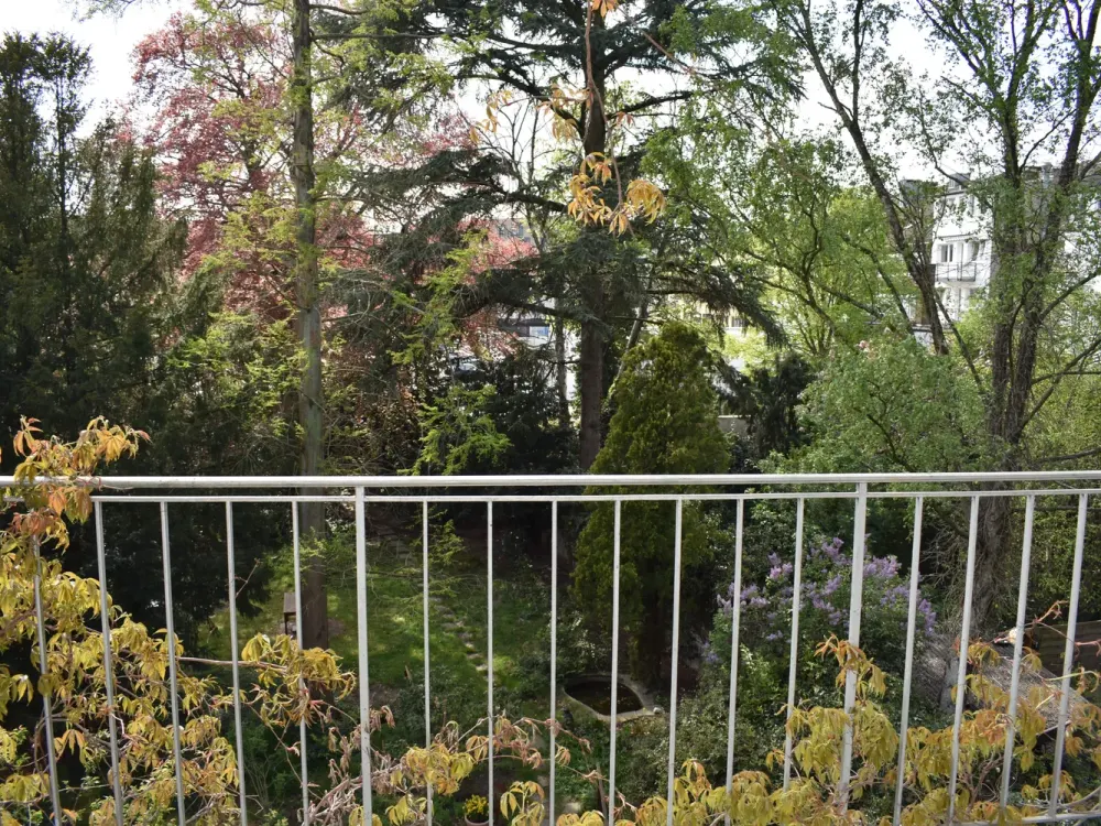 ++ Schöne Wohnung ++ Zentral und mit Blick in einen herrlichen Garten ++