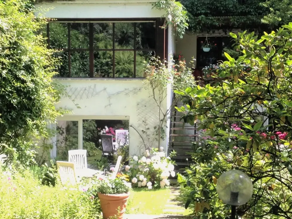 ++ Schöne Wohnung ++ Zentral und mit Blick in einen herrlichen Garten ++
