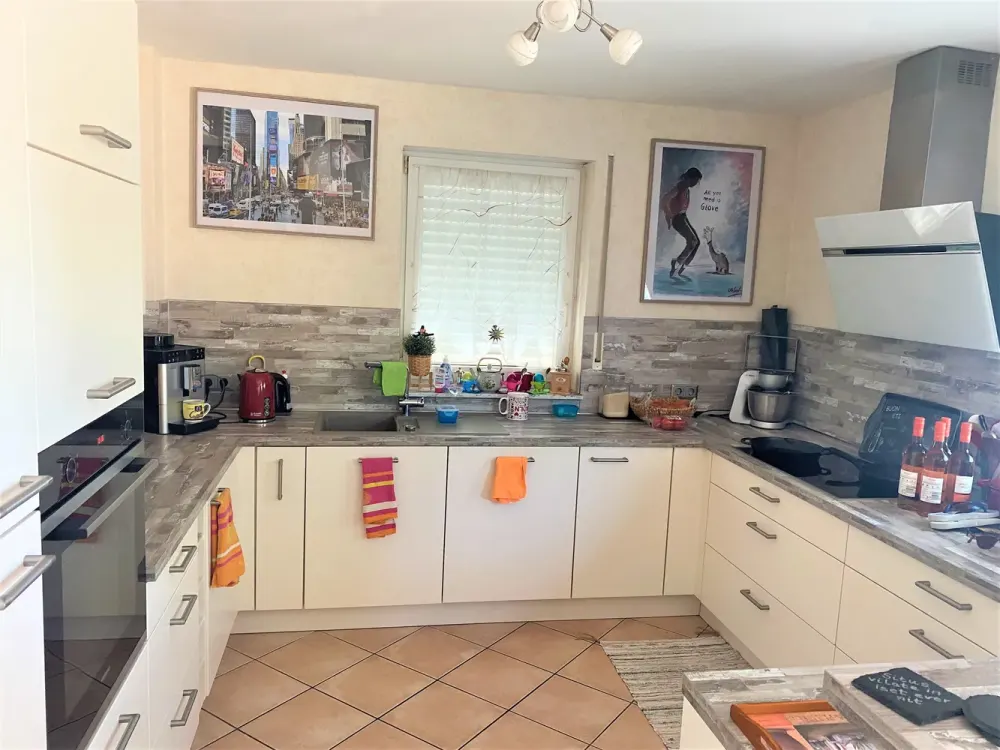 Bright 3-Room Apartment with Terrace and Large Garden (Exclusive Use)
