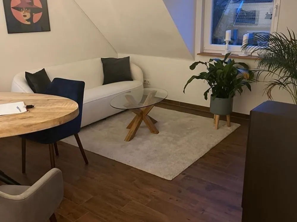 2-Zimmer-Dachgeschosswohnung mit großer Dachterasse&Gartennutzung