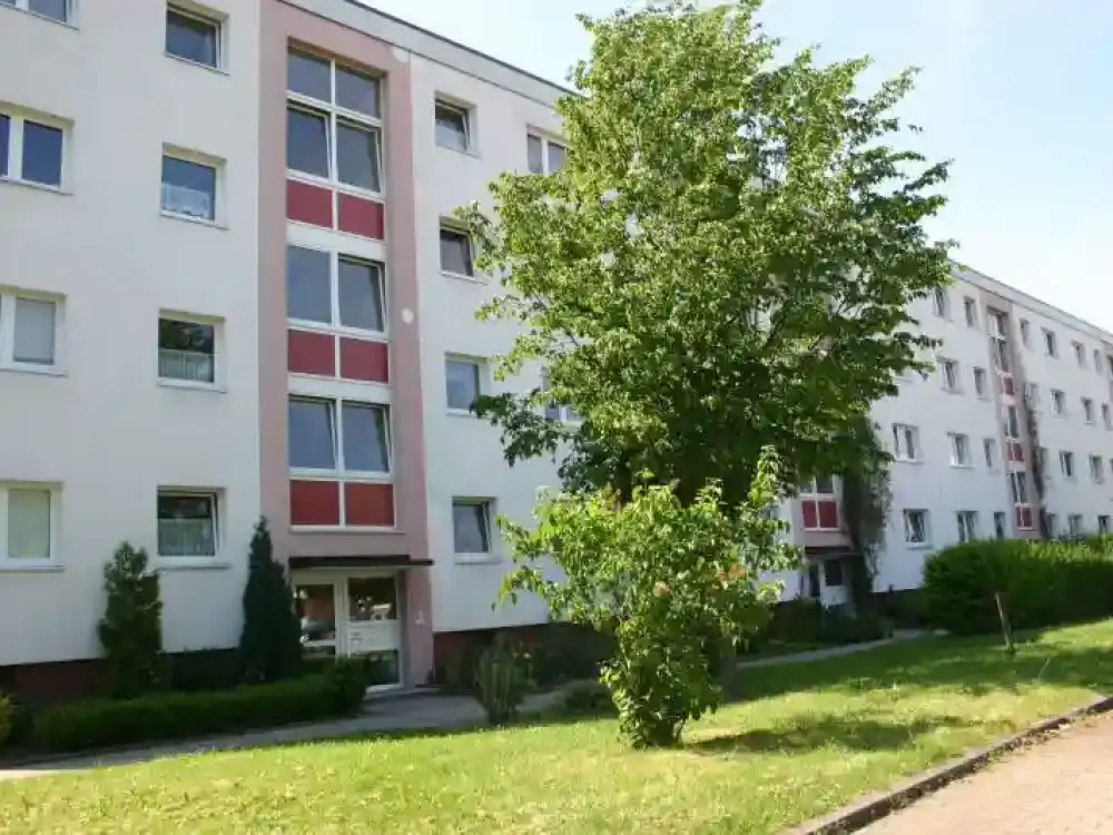 Beautiful and well-laid-out 3-room apartment with fitted kitchen and loggia / Pinneberg-Nord