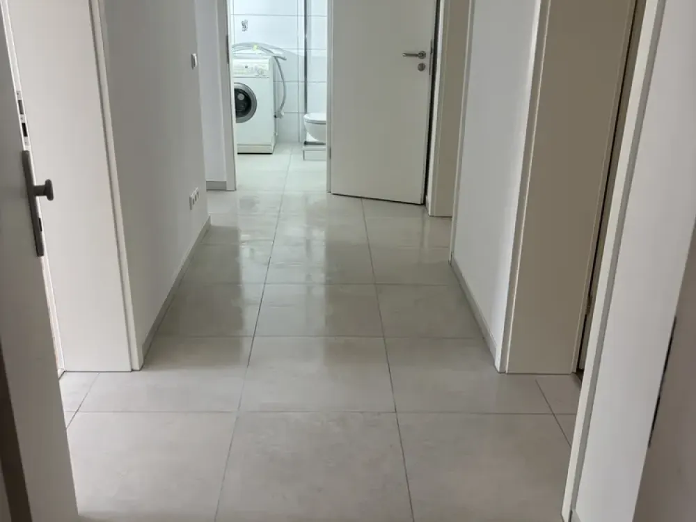 Bo-Ehrenfeld: 3,5 Z., voll isolierte EG-Whg mit EBK u. Balkon, Komplettsaniert!
