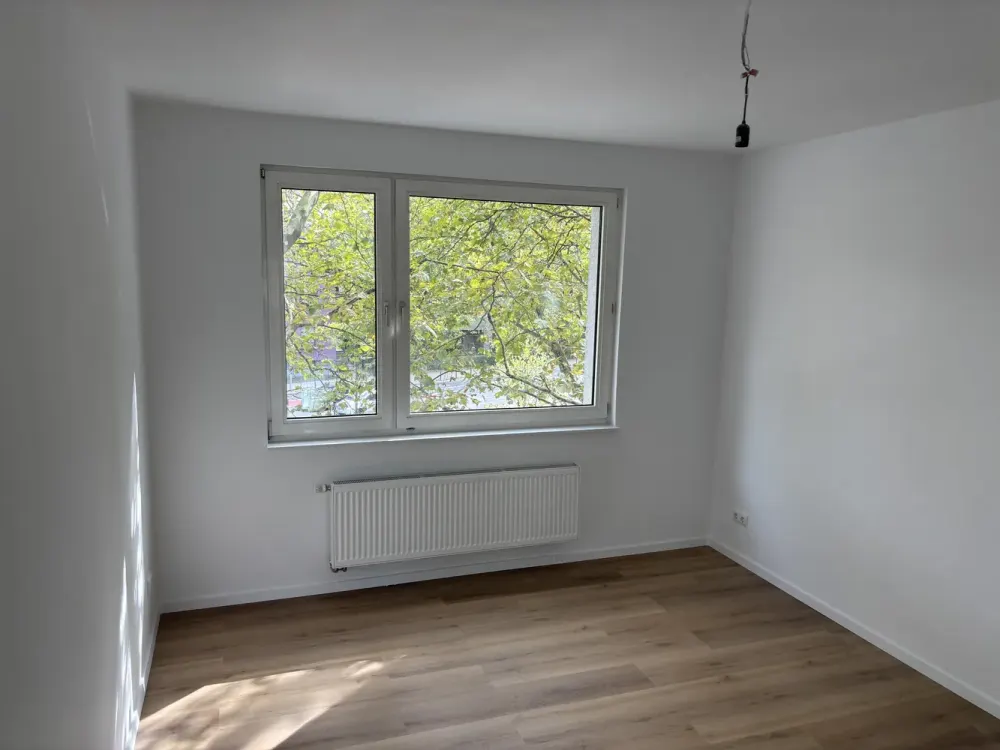 Bo-Ehrenfeld: 3,5 Z., voll isolierte EG-Whg mit EBK u. Balkon, Komplettsaniert!