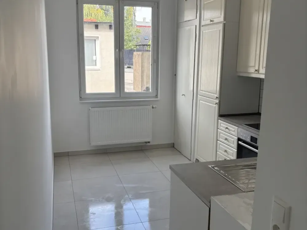 Bo-Ehrenfeld: 3,5 Z., voll isolierte EG-Whg mit EBK u. Balkon, Komplettsaniert!