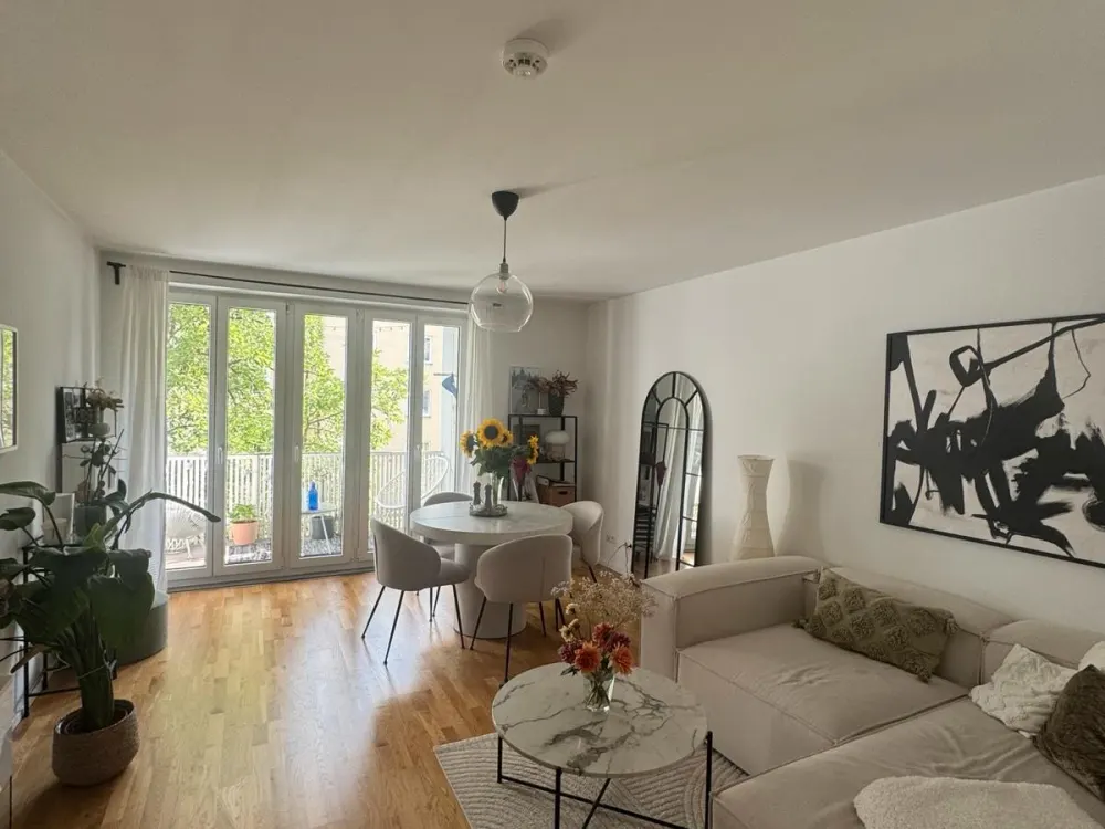Schöne, helle 2-Zimmer Wohnung in Schwabing (möbiliert)