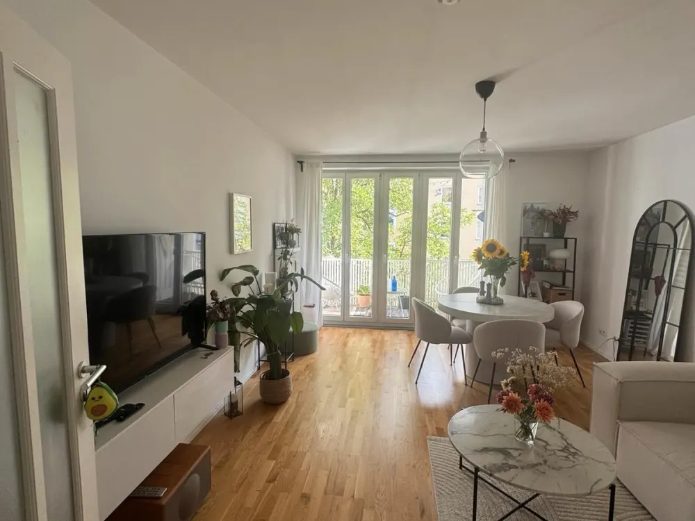 Schöne, helle 2-Zimmer Wohnung in Schwabing (möbiliert)