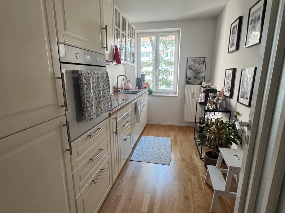 Schöne, helle 2-Zimmer Wohnung in Schwabing (möbiliert)