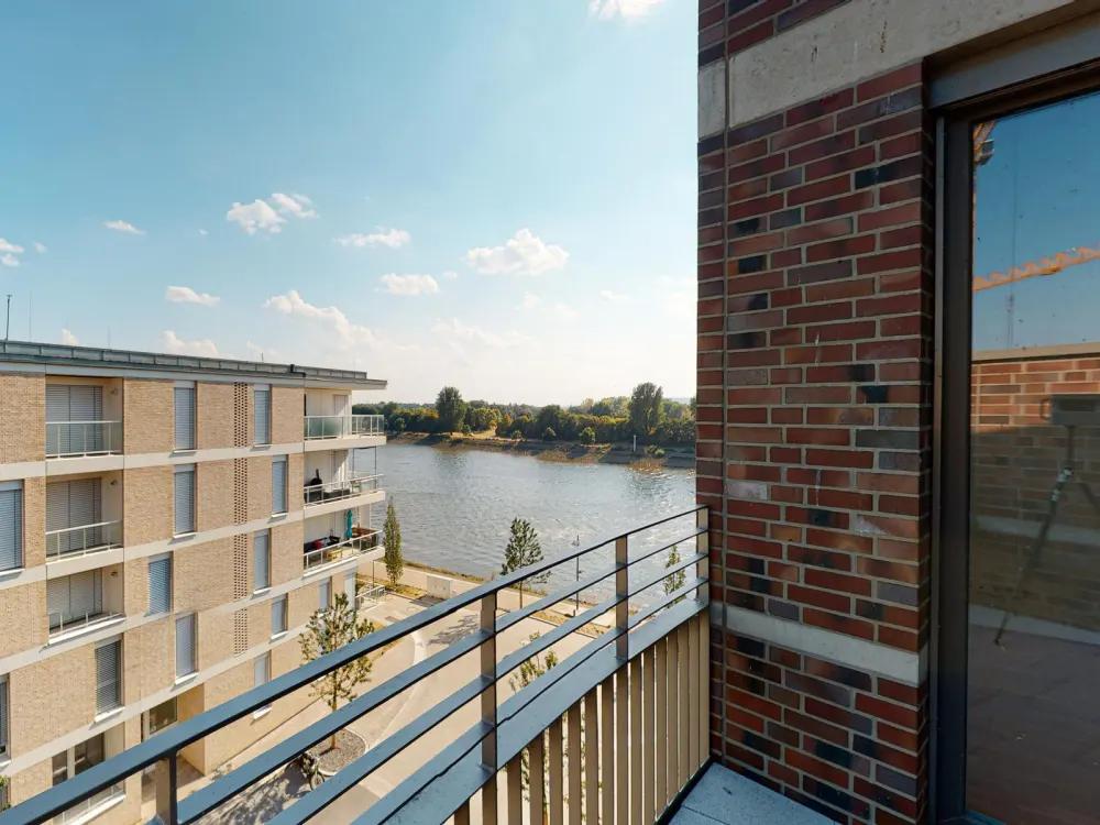 Überseestadt: Kompakte 2-Zimmer-Wohnung mit Weserblick