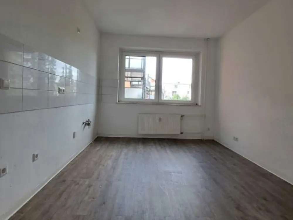 ***Bezugsfertig renoviert... 2-Zimmer-Wohnung im 1. OG in zentraler Lage***