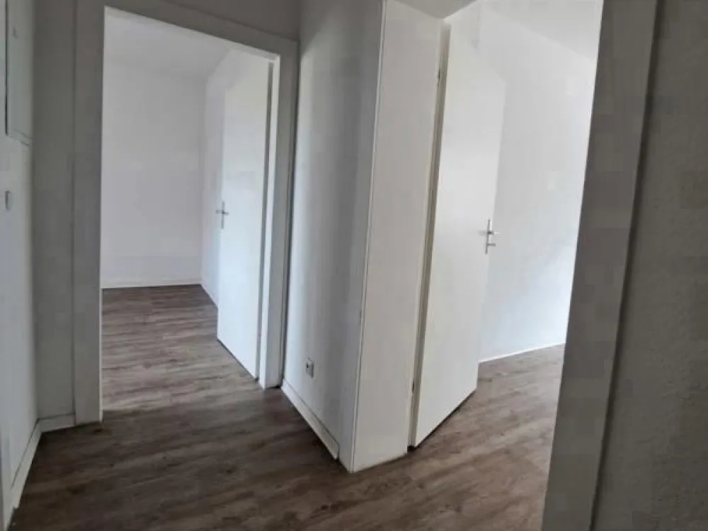 ***Bezugsfertig renoviert... 2-Zimmer-Wohnung im 1. OG in zentraler Lage***