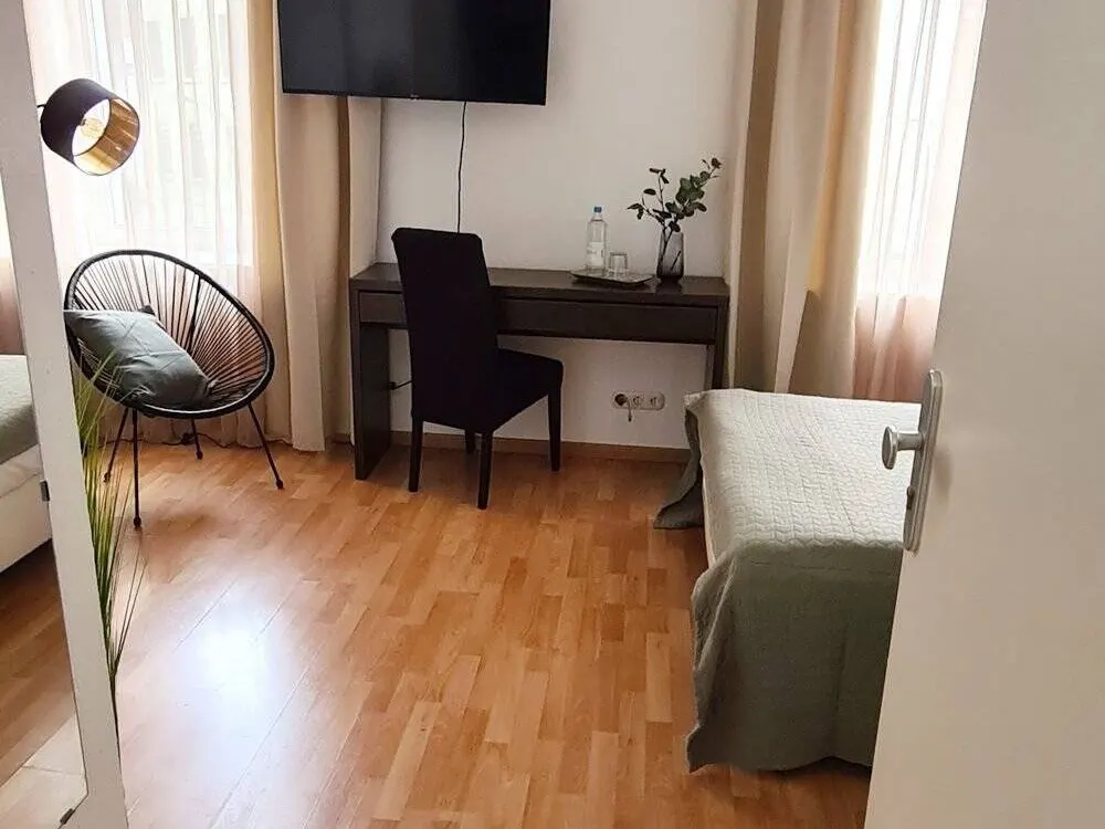 GRUNDform-Immobilien ! Lust zum Wohnen ? Komplett möbliert - gemütlich - Mitten im Geschehen !