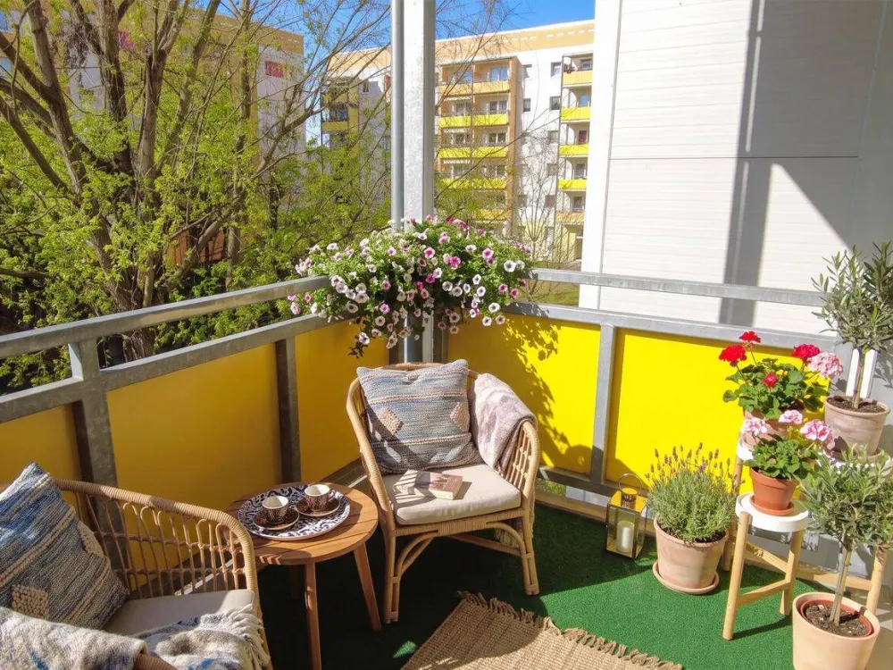 Sommer zuhause genießen? Traumhafte 2-Raum ganz oben mit Balkon und Aufzug!!!