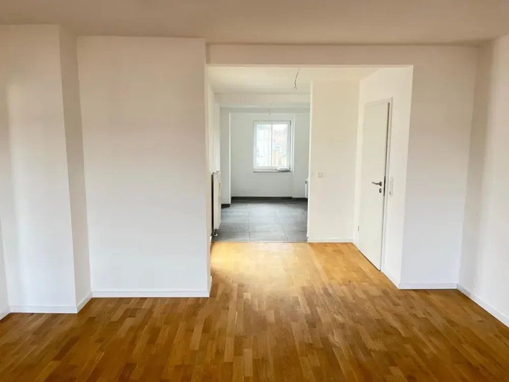 Lichtdurchflutete Dachgeschosswohnung mit 5 Zimmern in zentraler Lage